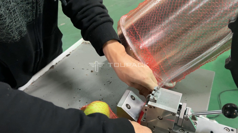 Fabrication de l'industrie Semi-Auto Mesh Net Sac de pesage de comptage de filet de découpage de la machine d'emballage pour les fruits de banane