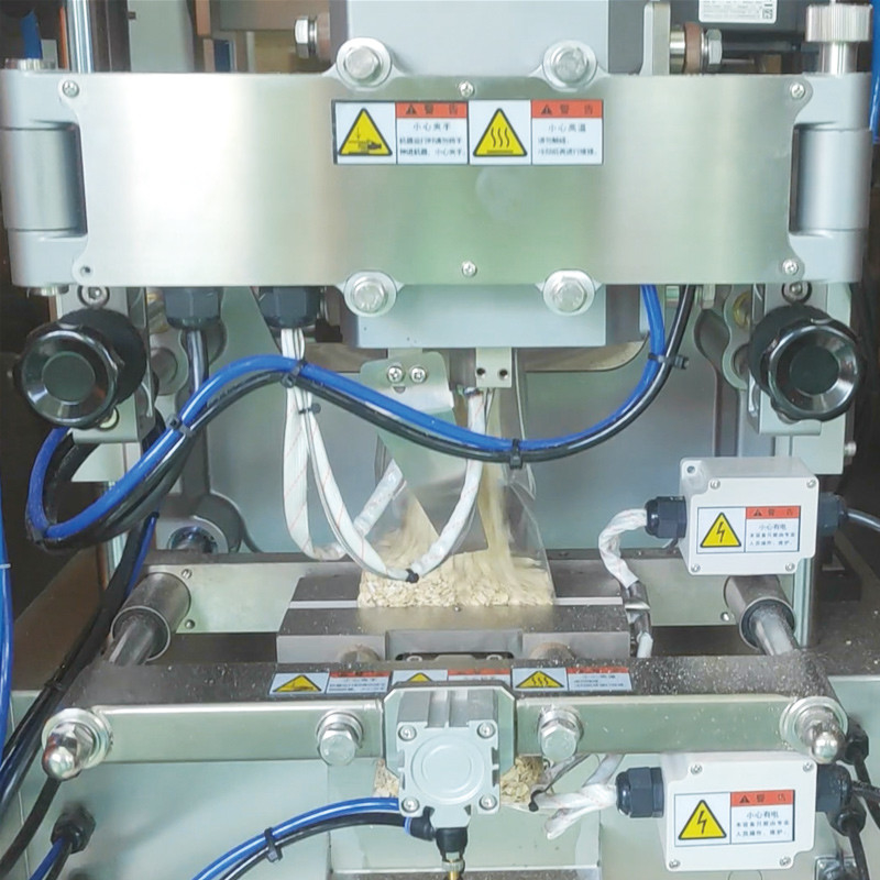 Machine d'emballage à plusieurs têtes pour les copeaux de pomme de terre, machine d'emballage pour les sachets de popcorn à base d'arachides et d'azote