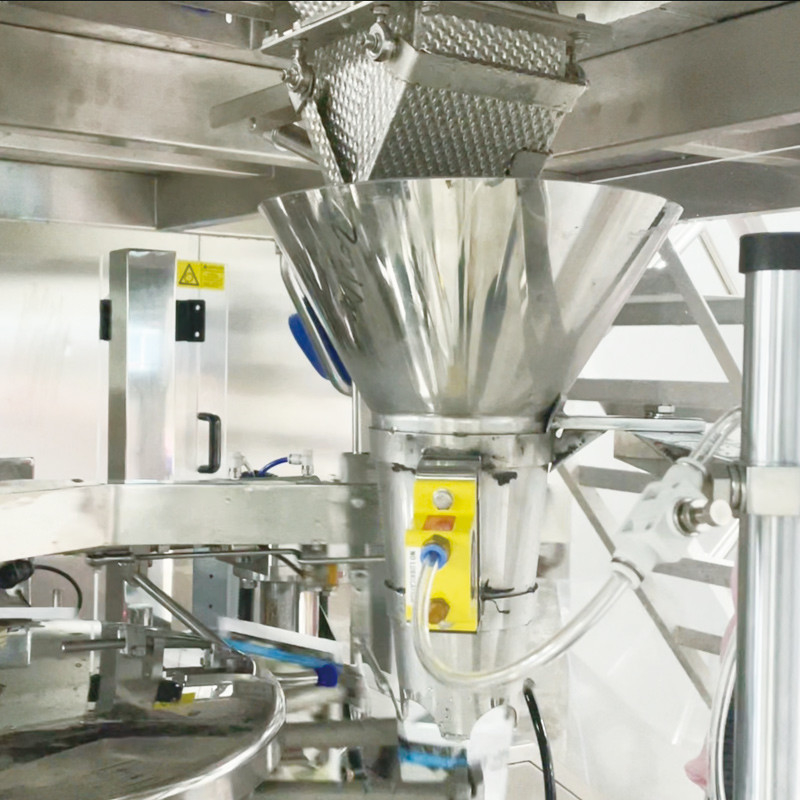 Technologie de pesée dynamique et pesée de précision Combinaison parfaite pour la machine d'emballage de nourriture surgelée