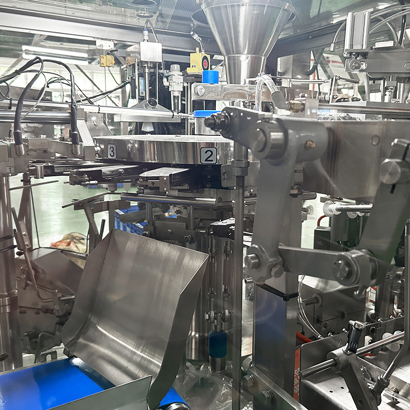Machine à emballer des poulets à la poudre de maïs soufflé multi-fonctionnelle à forme irrégulière machine à emballer automatique à sachet debout