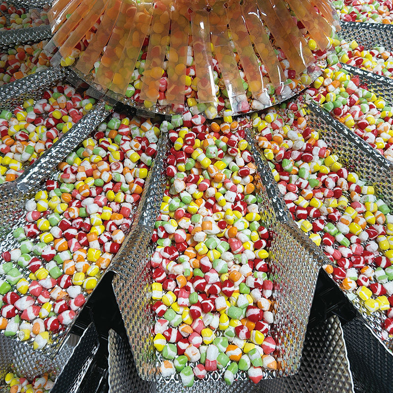 200g 500g Machine d'emballage de granules entièrement automatique VFFS pesage du sceau sac de sac d'emballage de bonbons Snack machine d'emballage d'azote