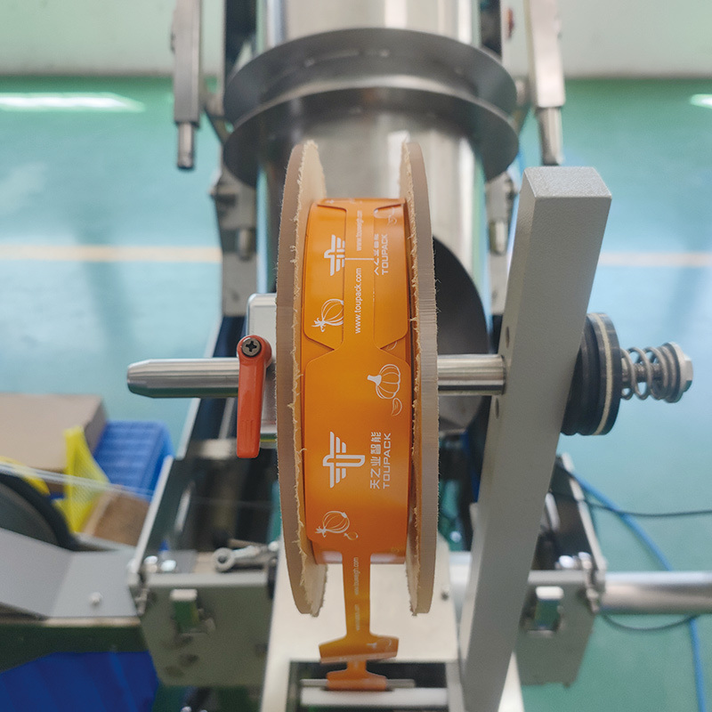 Machine d'emballage de sacs à mailles continues Automatique d'emballage rapide de maïs de fruits de mer de bacon d'oignon