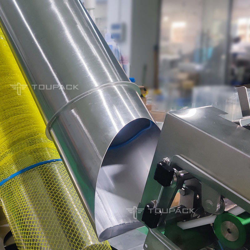 Machine d'emballage de sacs en filet pour l'ail avec agrafes Semi-automatique Machine d'emballage de sacs en filet pour le gingembre