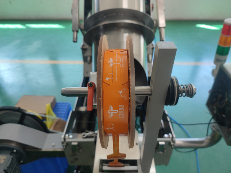 Machine d'emballage automatique de sacs en filet, plage de pesée 3g-5000g pour l'emballage de légumes, fruits, gingembre, pommes de terre, agrumes