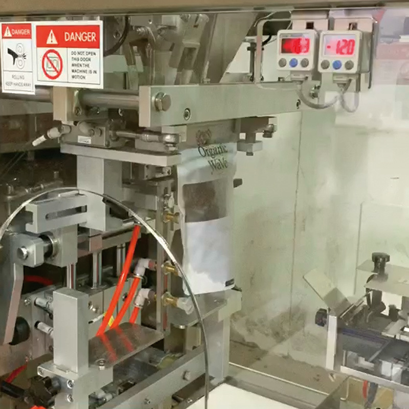 Vietnam Système d'emballage automatique de café Doypack Rôti de grains de café Gusset sac Ziplock Pouch Machine d'emballage avec imprimante de date